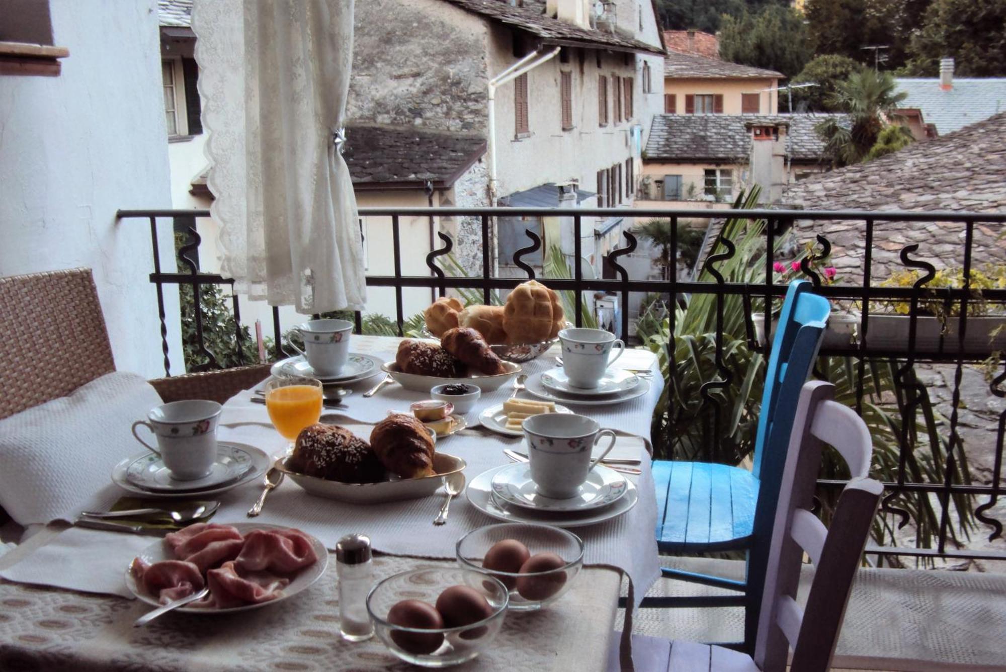 Bed and Breakfast Bb Chiavenna Centro Storico Exterior foto